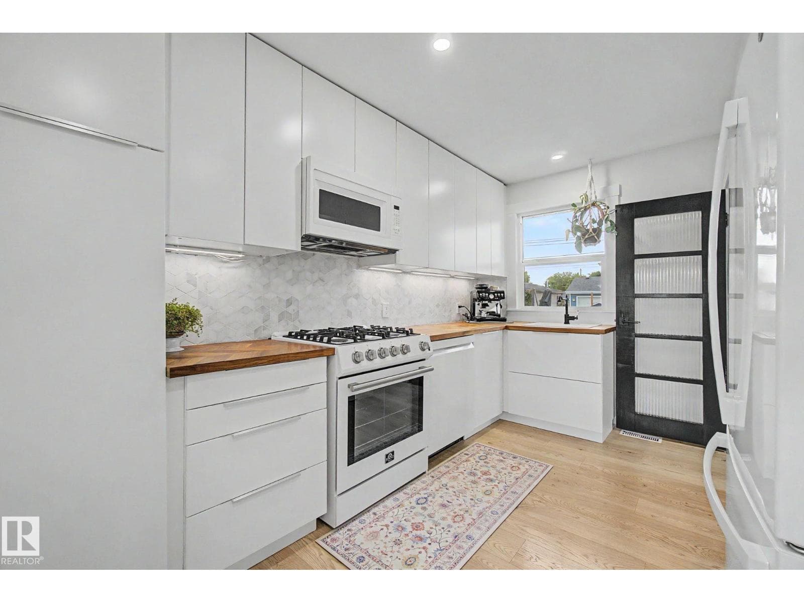 15771 106A AV NW — photo 2