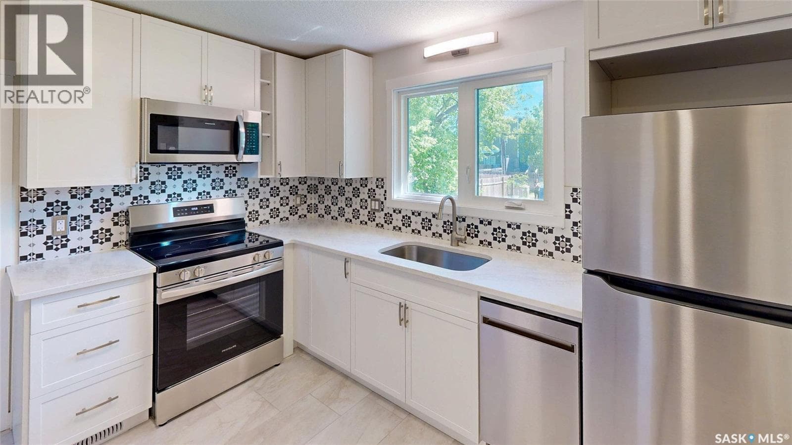 909 Arthur STREET — photo 3