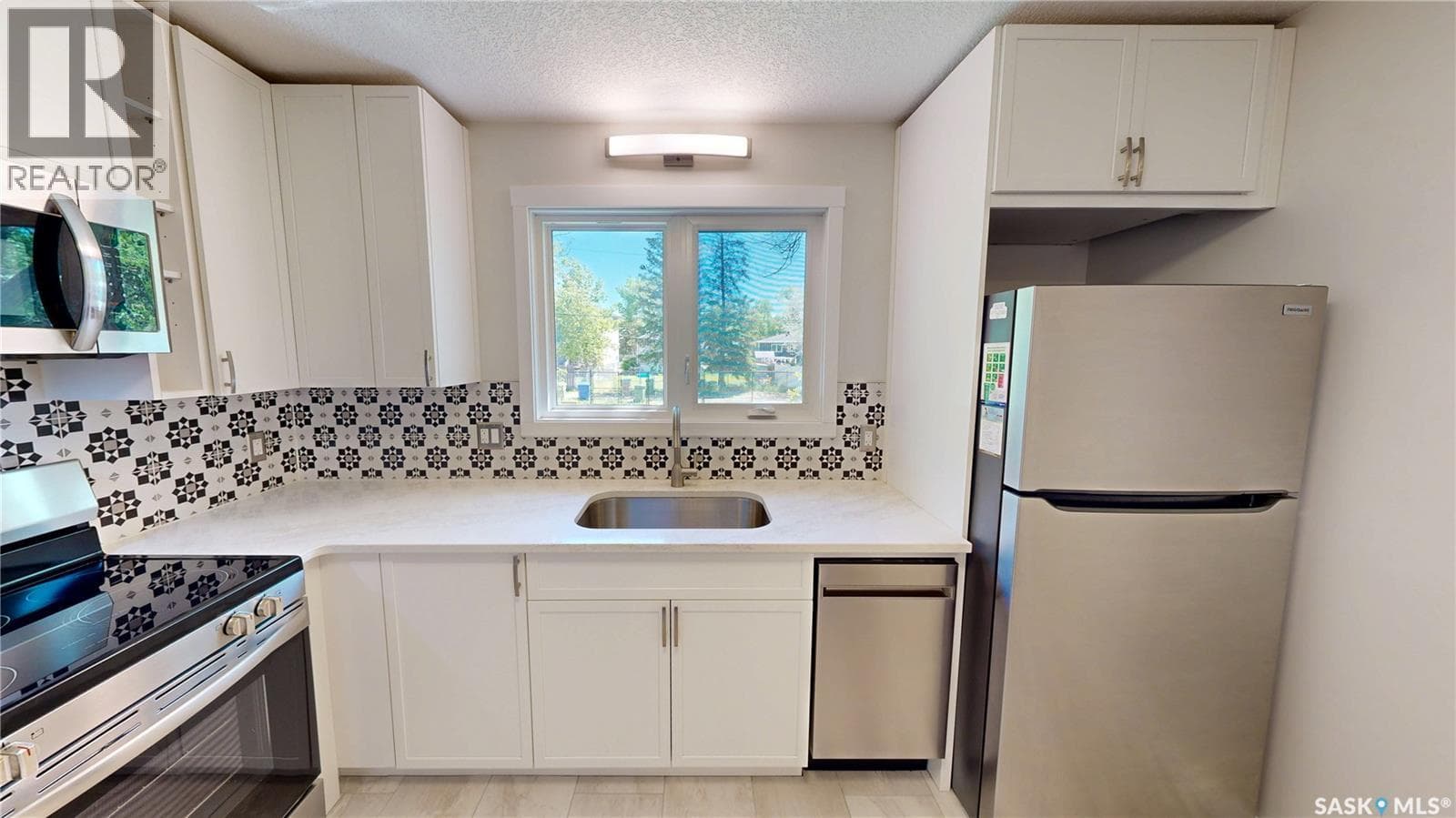 909 Arthur STREET — photo 4