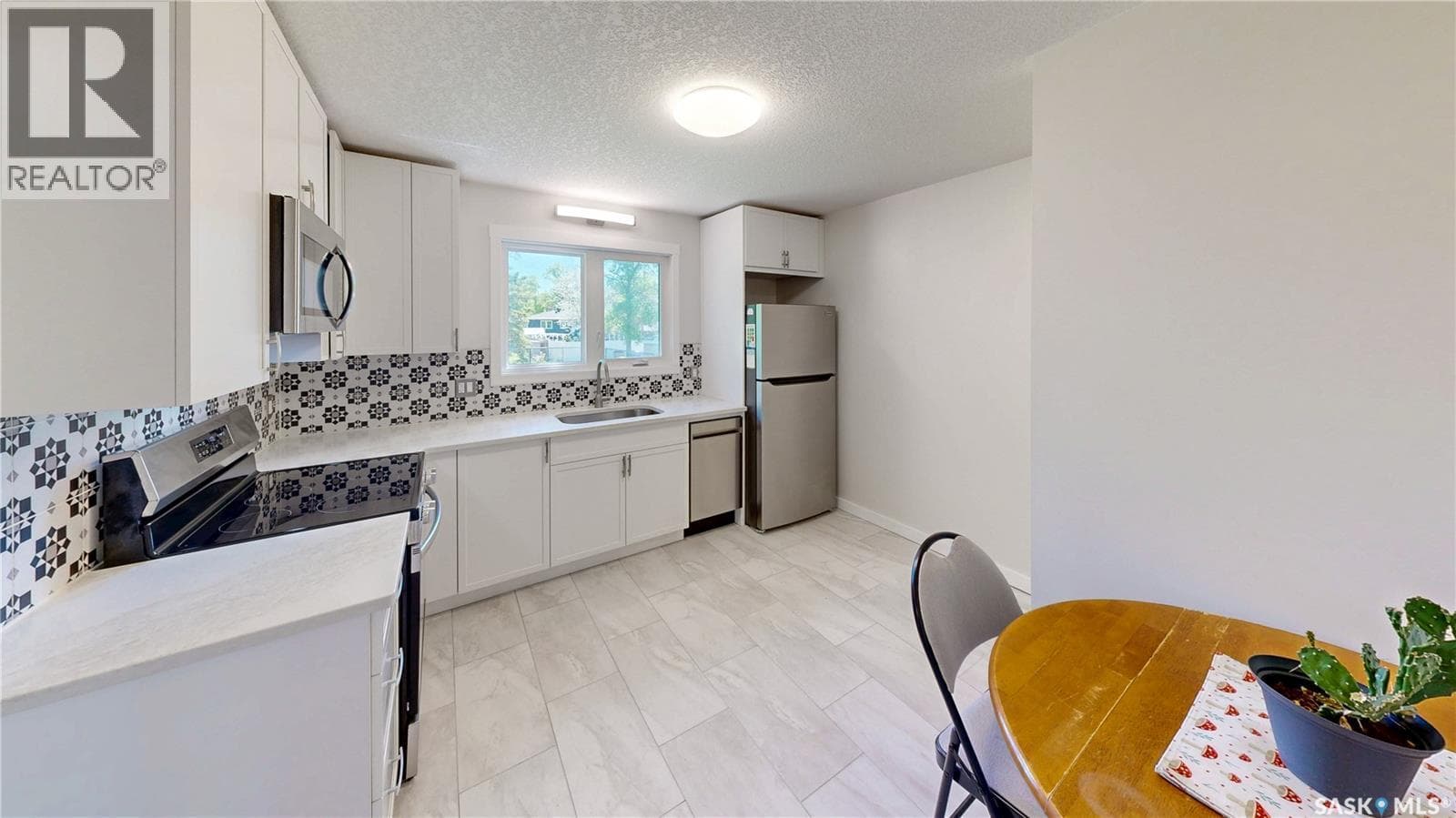 909 Arthur STREET — photo 5