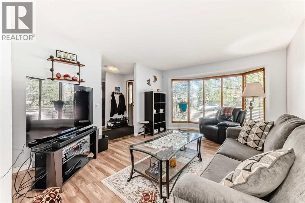 316 Glamorgan Place SW — photo 4