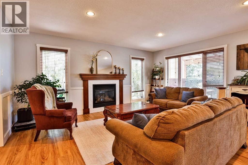 287 Firelight Crescent W — photo 3