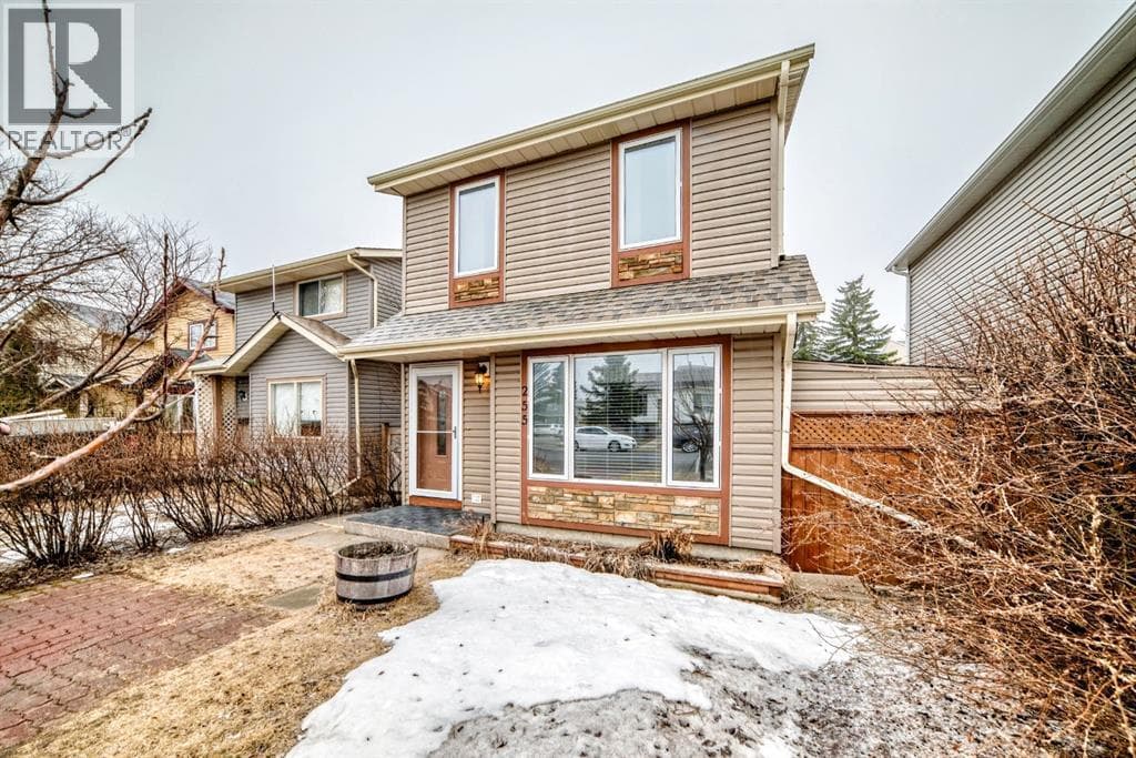255 Falshire Way NE