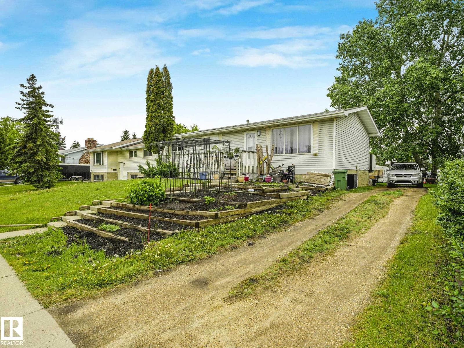 4902 52 AV — photo 2