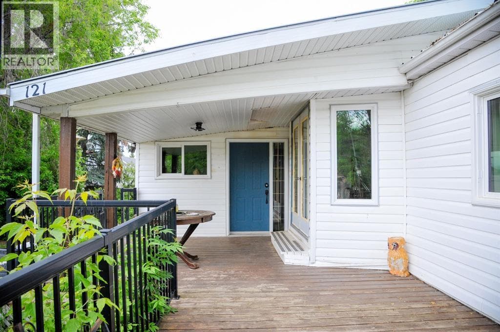 121 Alberta Street — photo 3