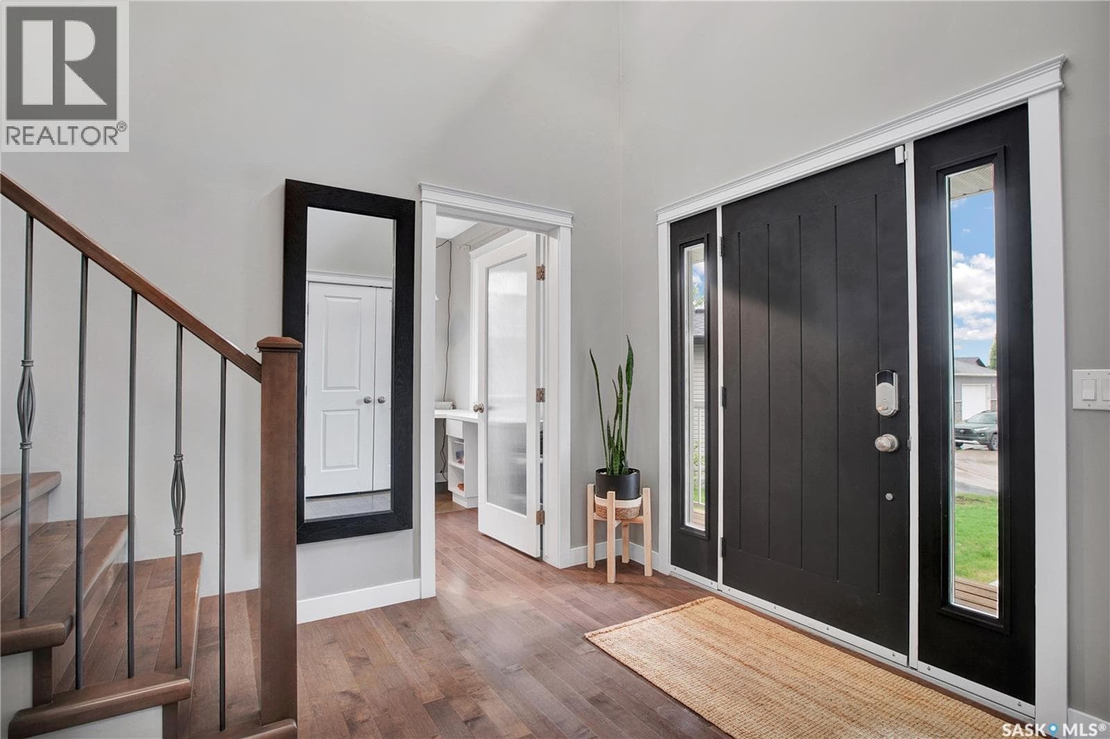312 Columbus COURT — photo 2