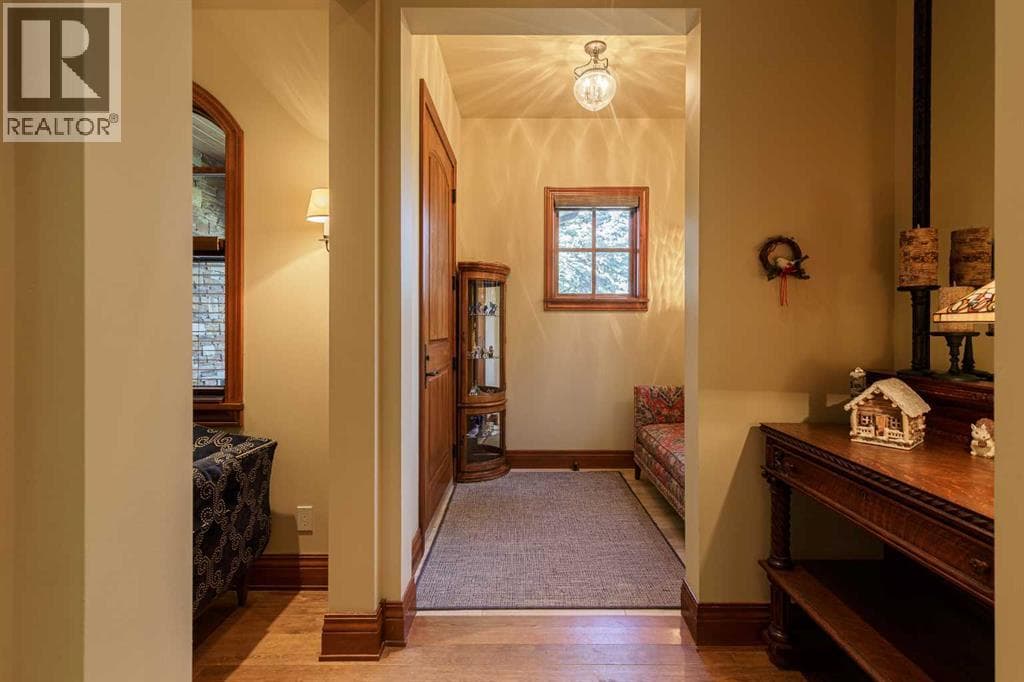 9 Mountaineer Close — photo 2