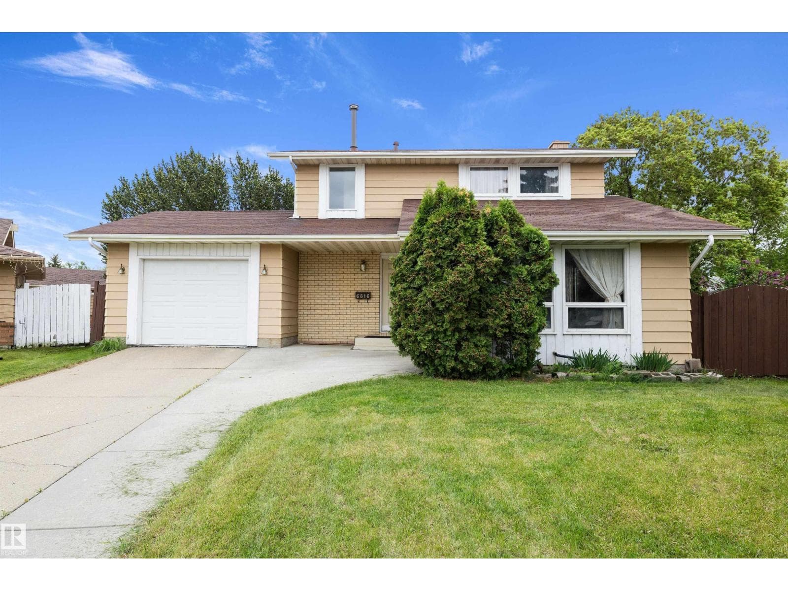 6816 40 AV NW