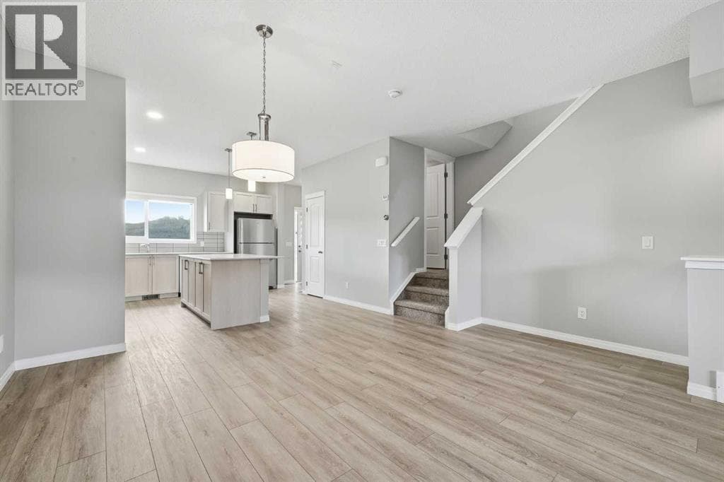 831 Wolf Willow Boulevard SE — photo 3