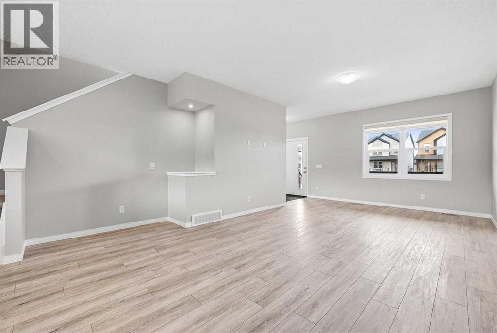 831 Wolf Willow Boulevard SE — photo 4
