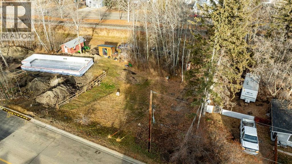 5120 48 Avenue — photo 5