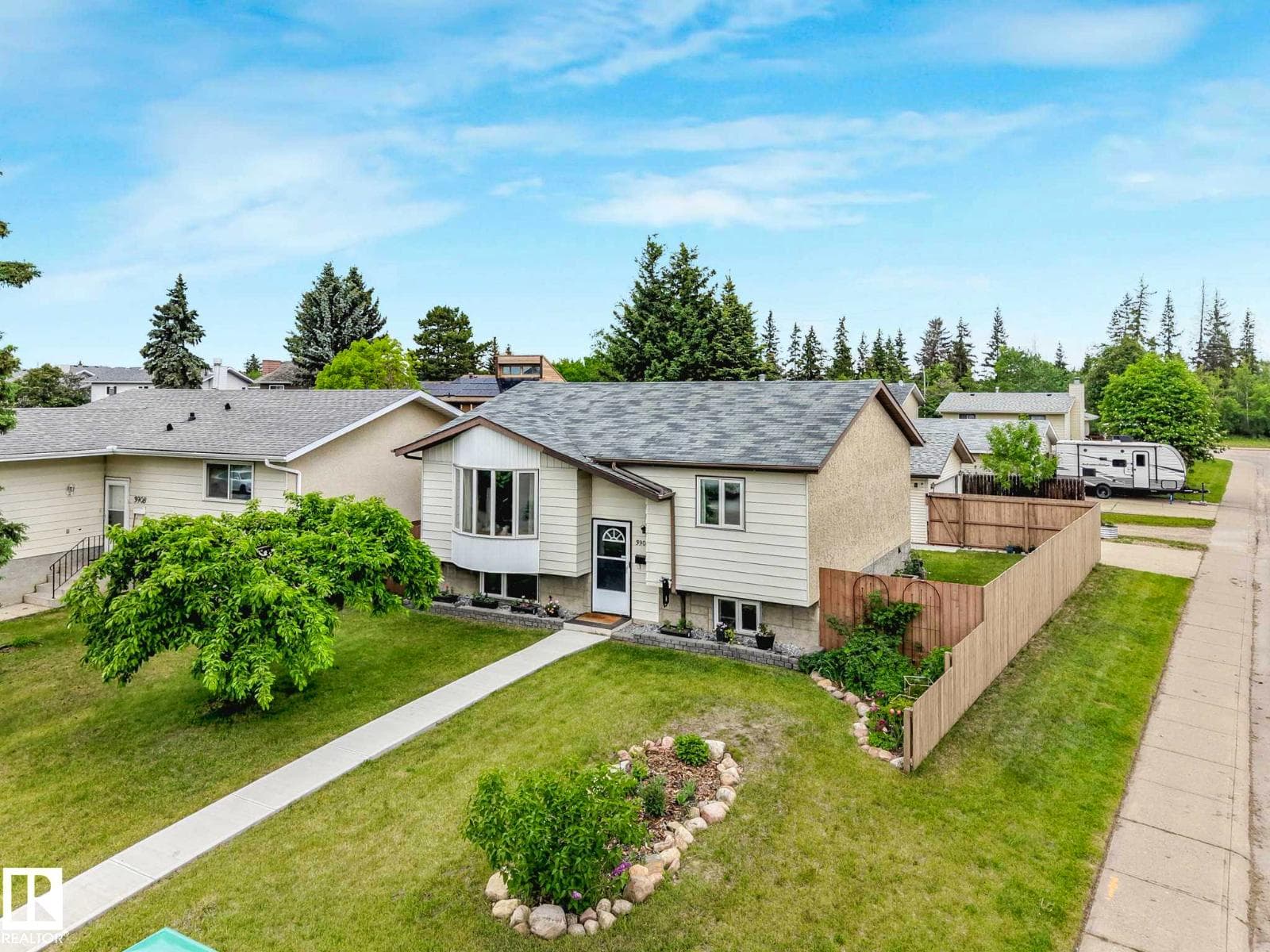 3904 35 AV NW