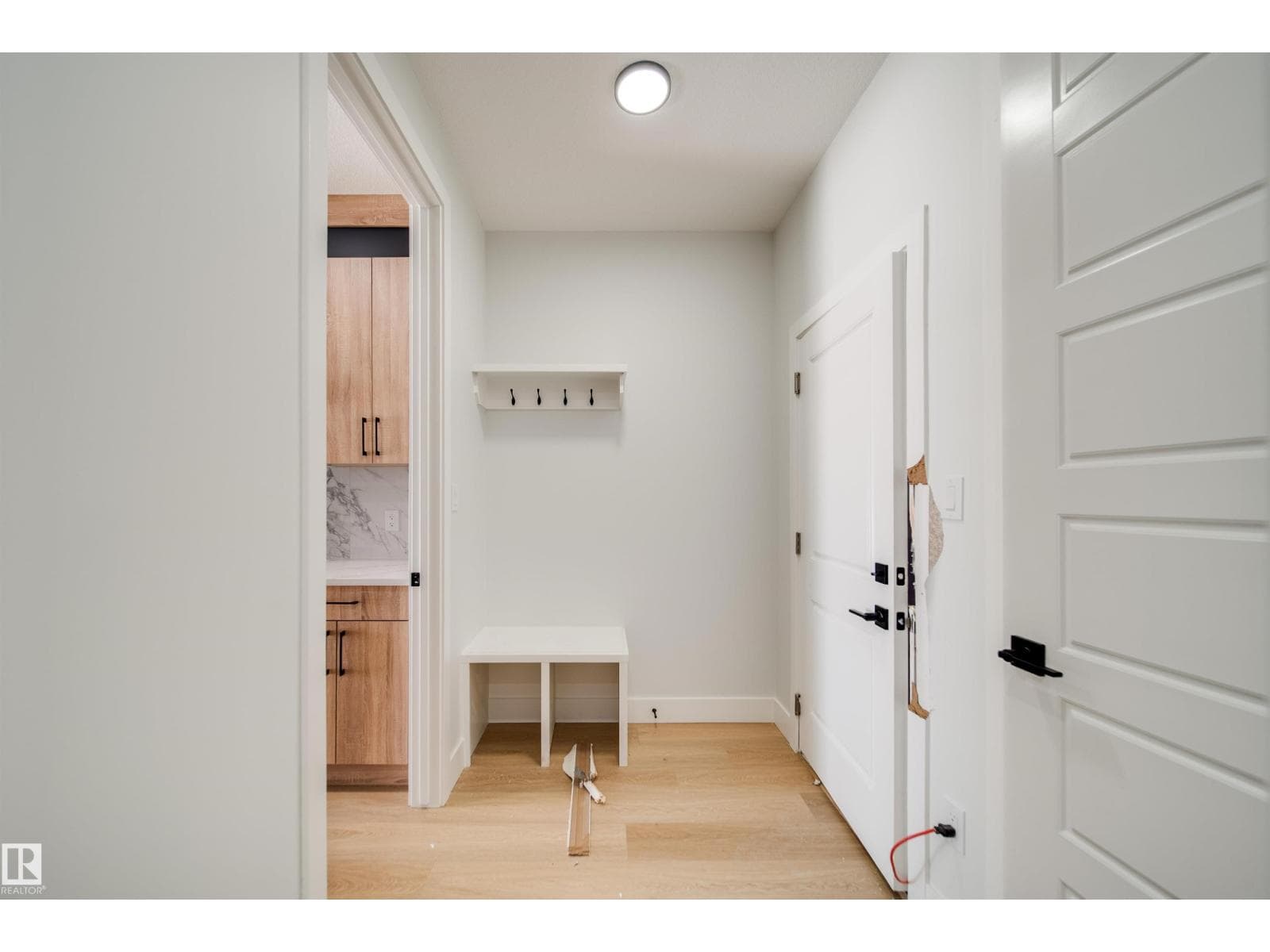 7027 177 AV NW — photo 2