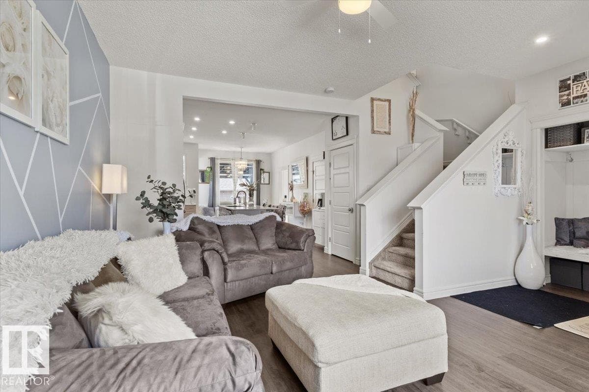 5213 22 AV SW — photo 4