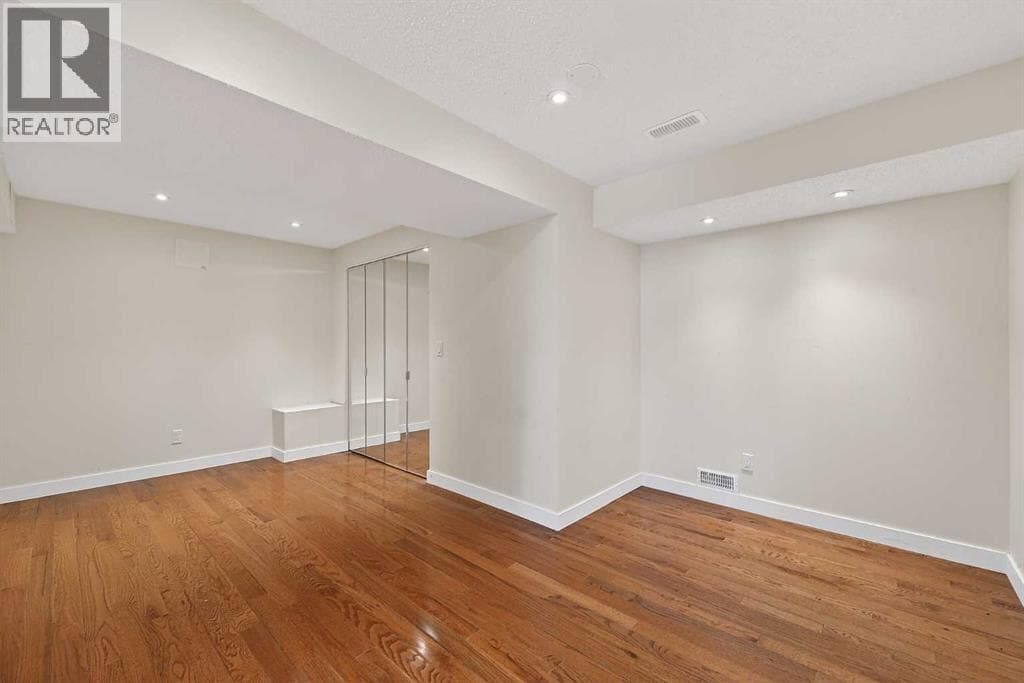 1, 185 Woodridge Drive SW — photo 4