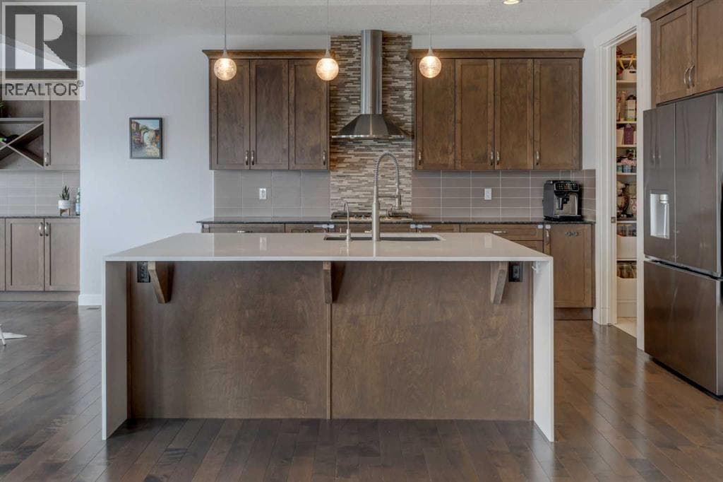 546 Sherwood Boulevard NW — photo 3