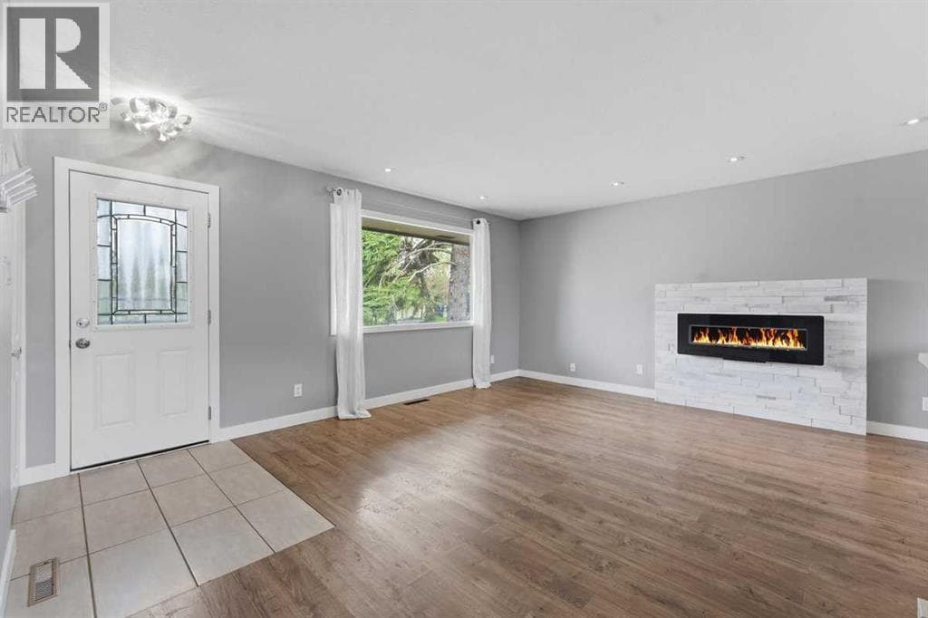 819 Avonlea Place SE — photo 2