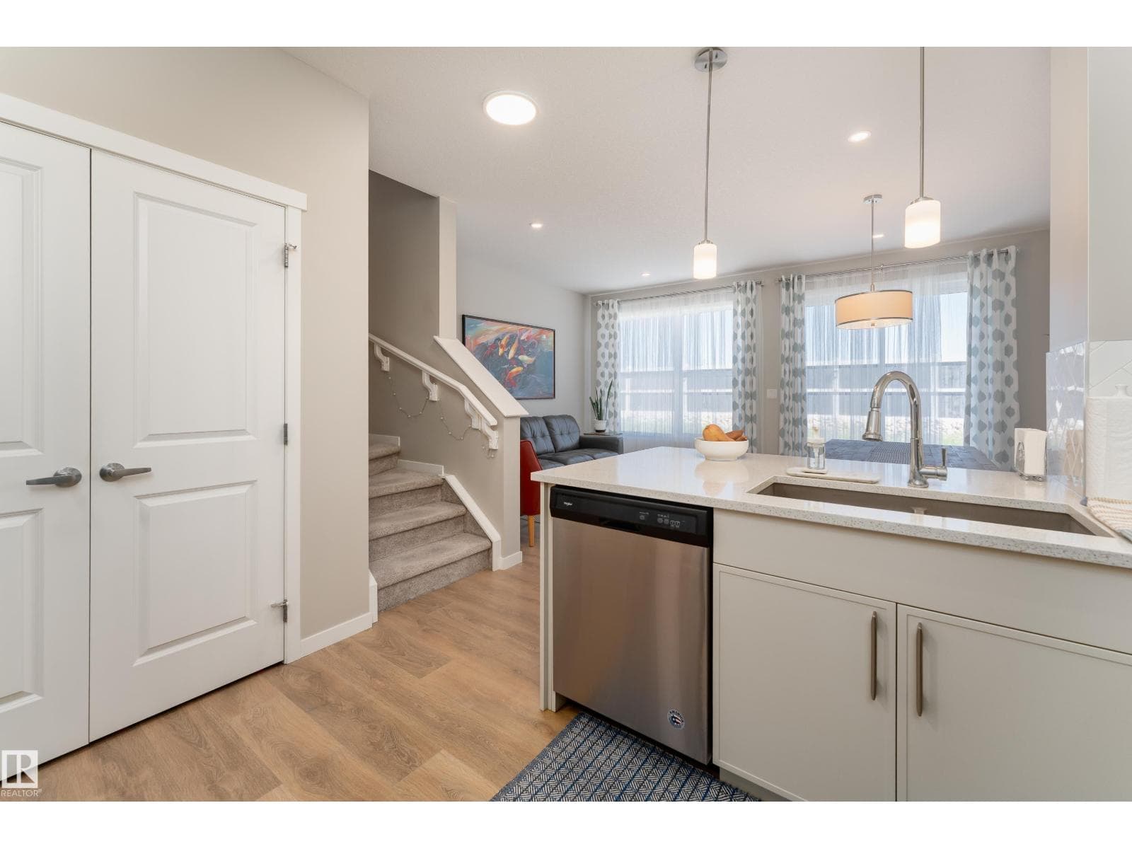 2520 152 AV NW — photo 5