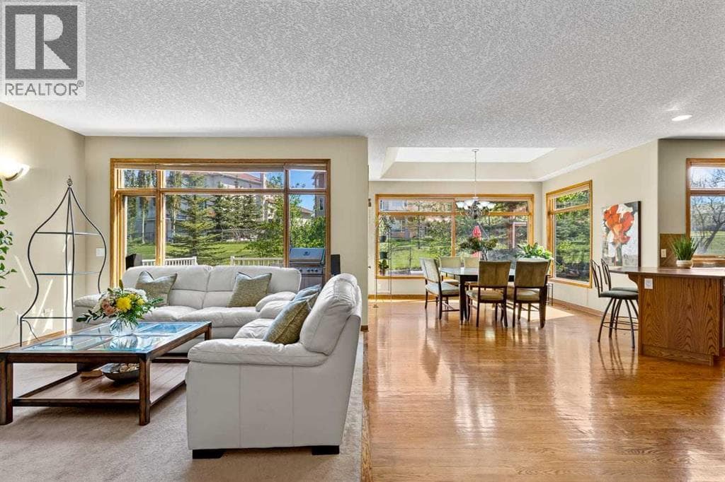 322 Hampstead Way NW — photo 3