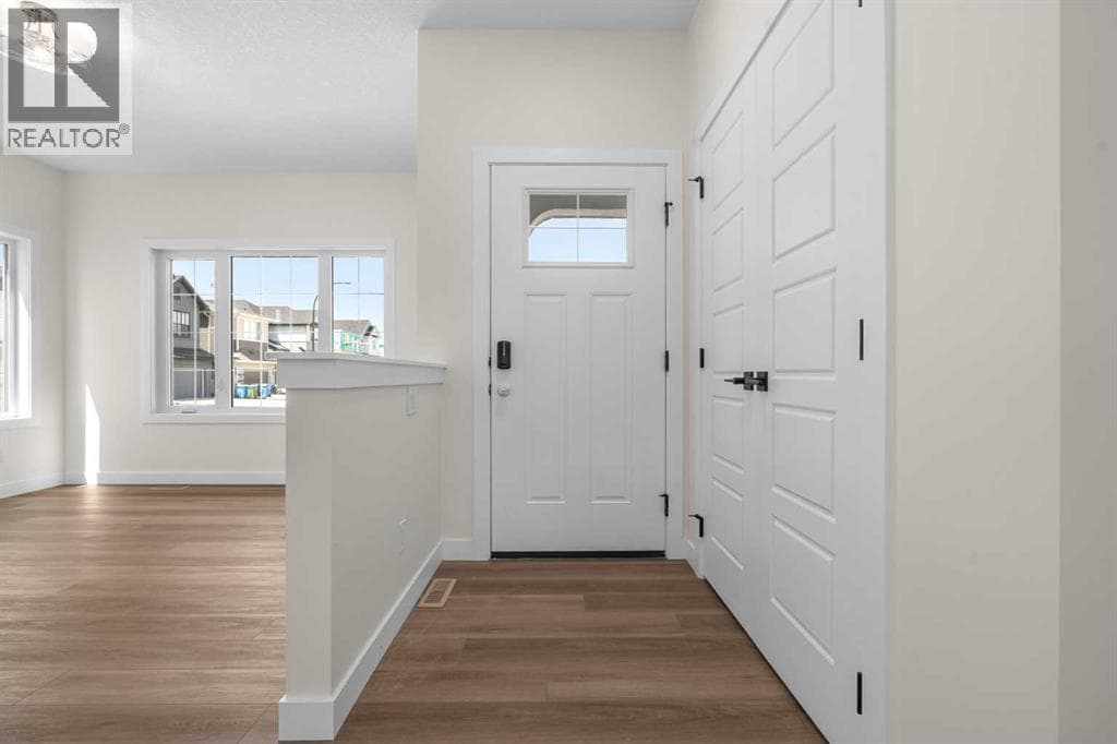 568 Buffaloberry Manor SE — photo 2