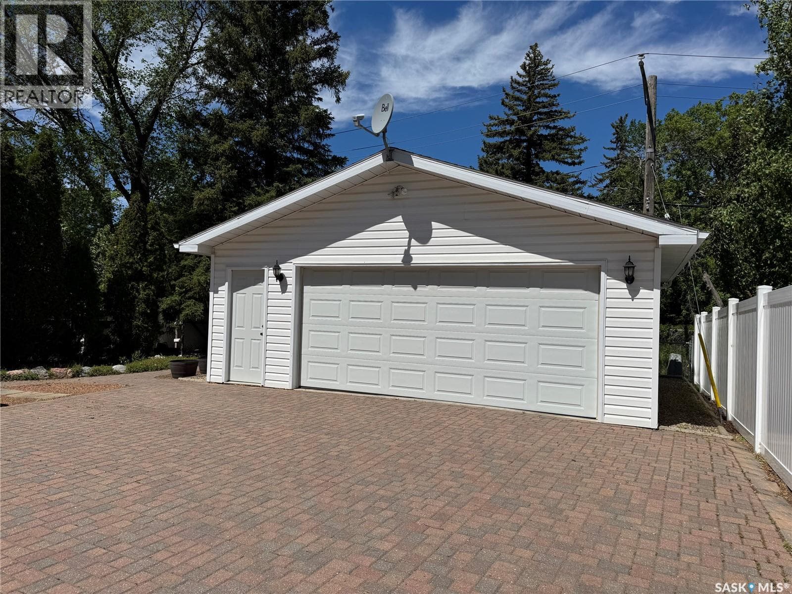 712 Douglas Park CRESCENT E — photo 4