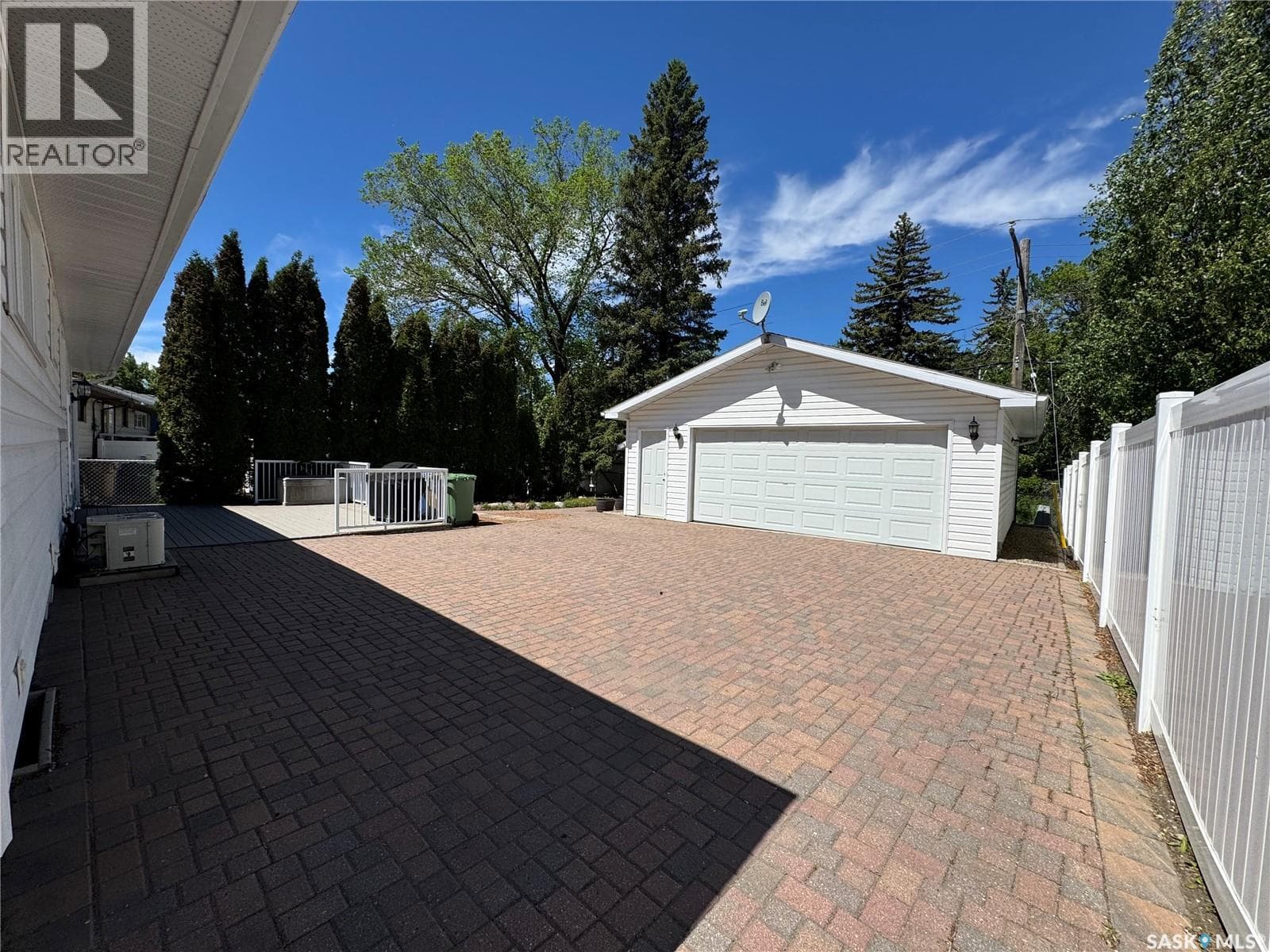 712 Douglas Park CRESCENT E — photo 5