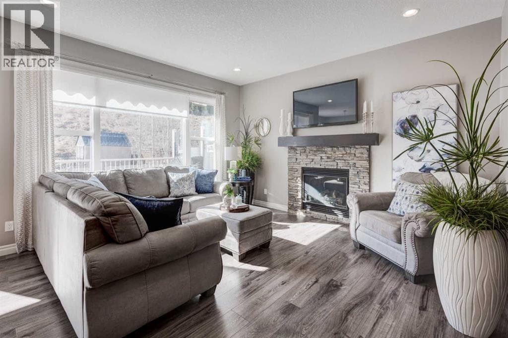 255 Riviera Way — photo 2
