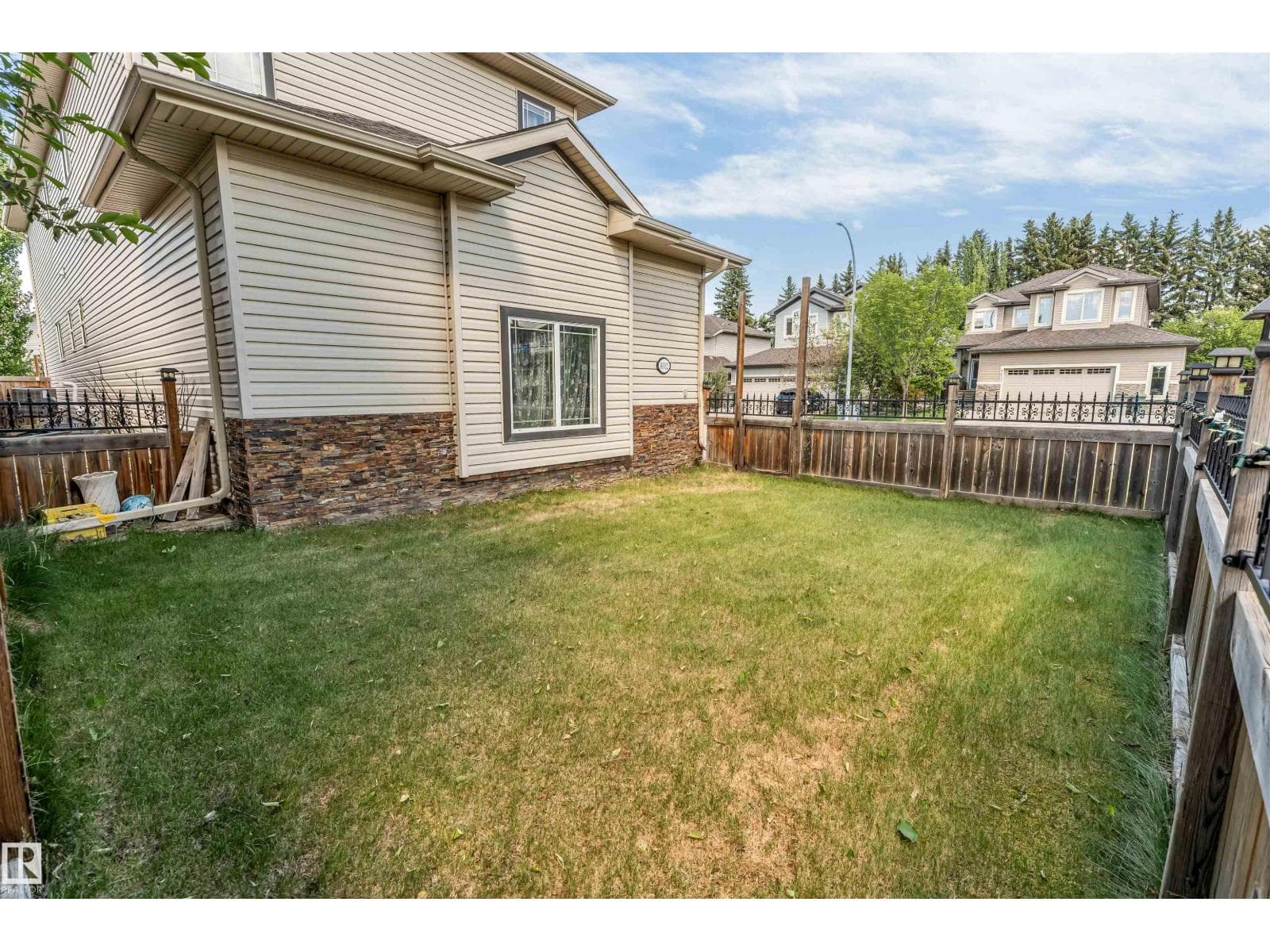 6002 46 AV — photo 3