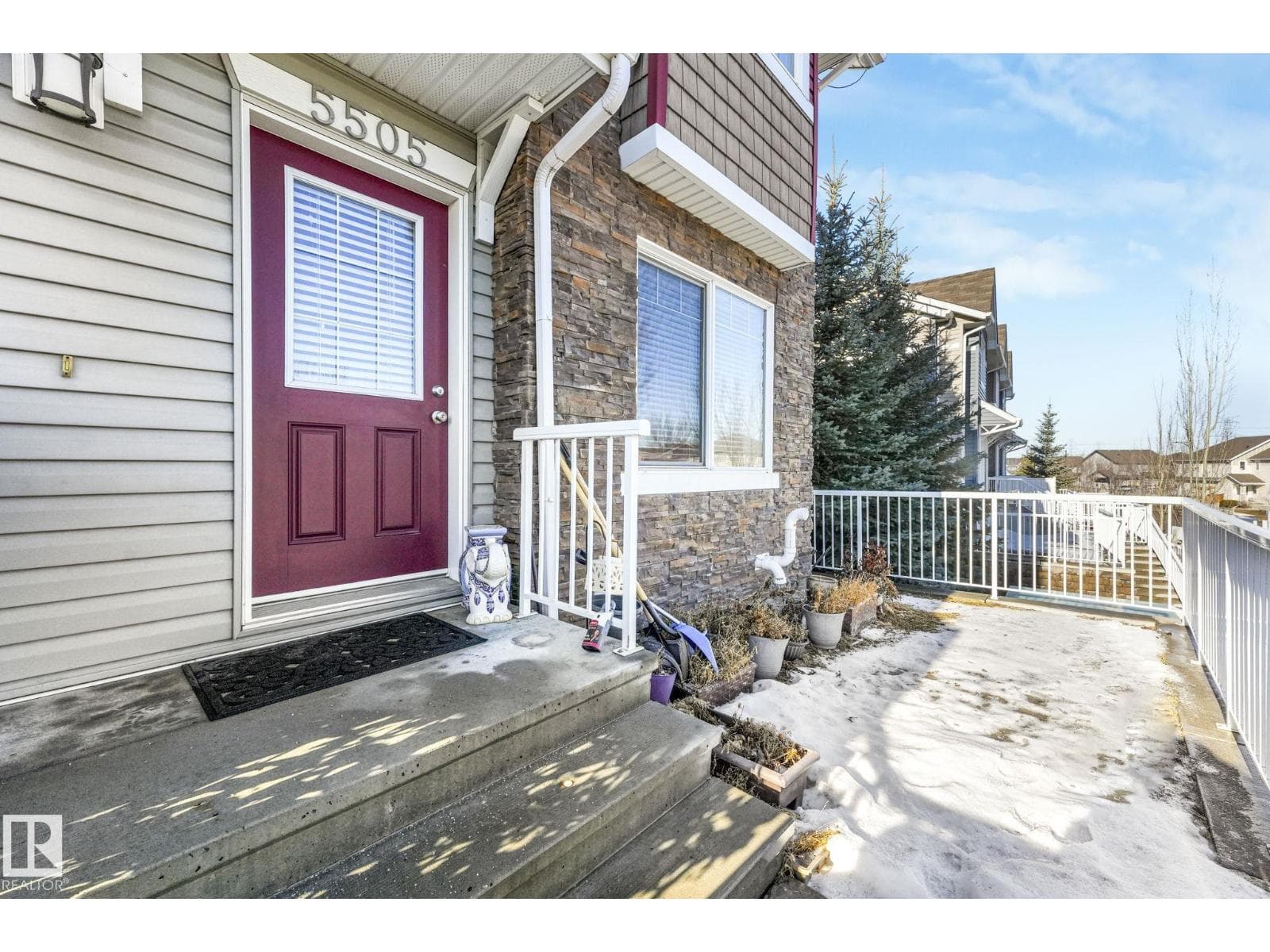 5505 3 AV SW — photo 5