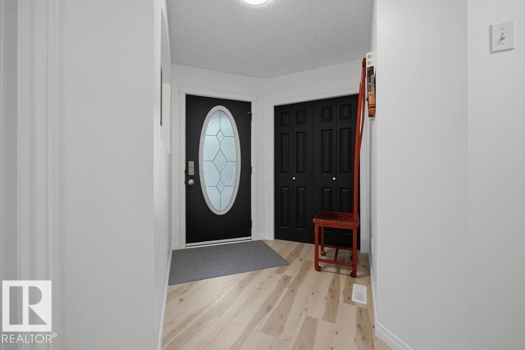 1892 ROBERTSON CR SW — photo 5