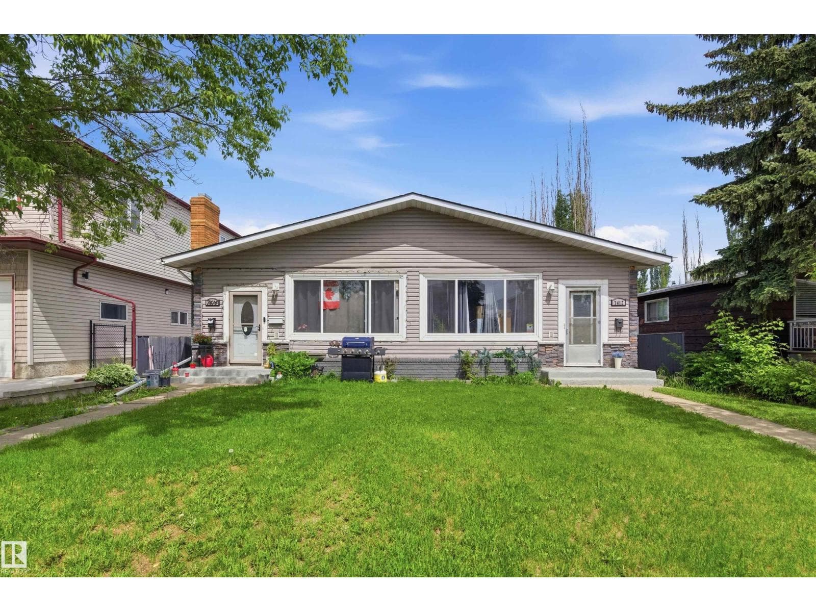 7412/7414 83 AV NW