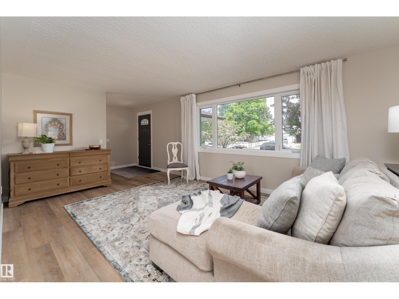 7223 95 AV NW — photo 3