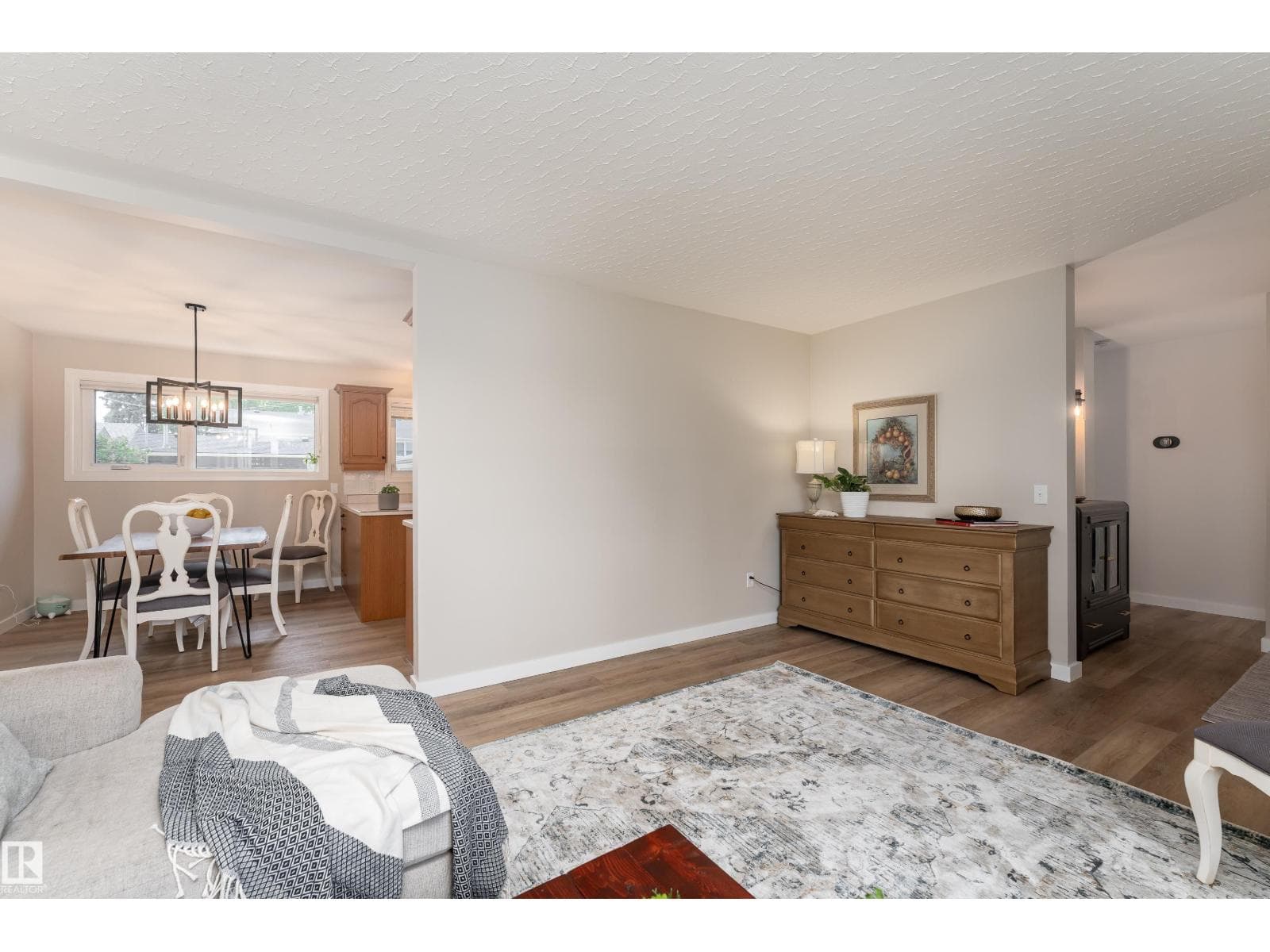 7223 95 AV NW — photo 5