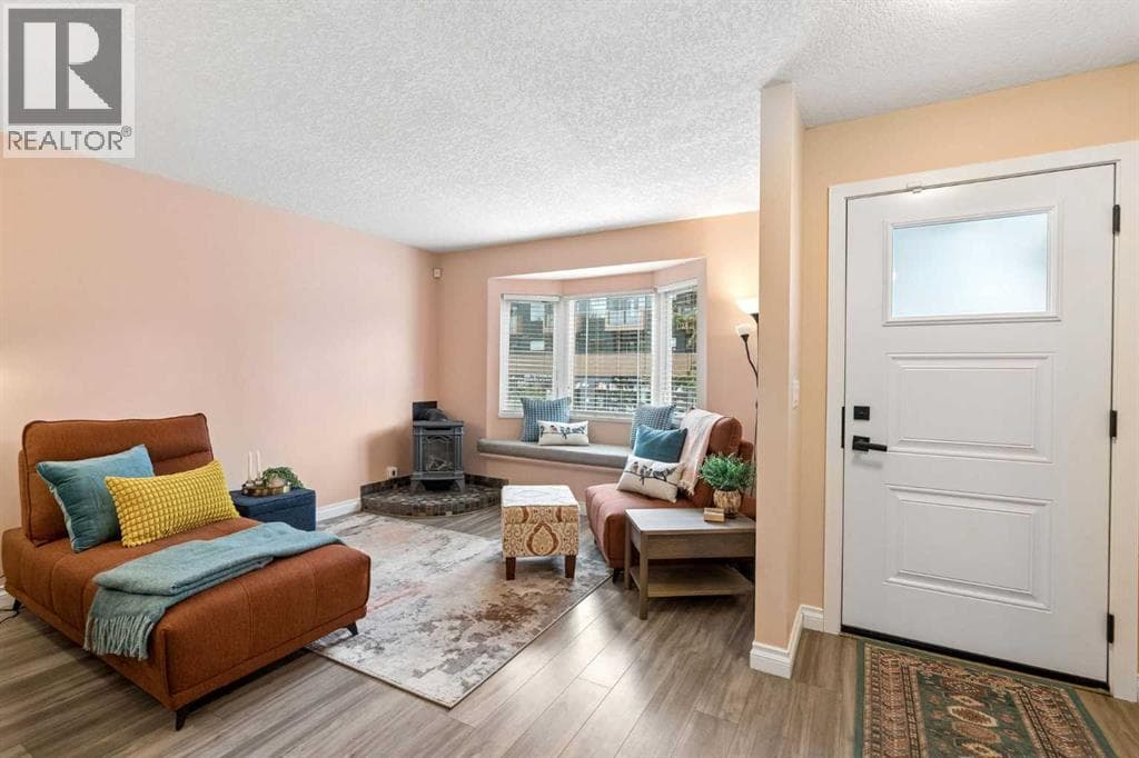 1840 33 Avenue SW — photo 2