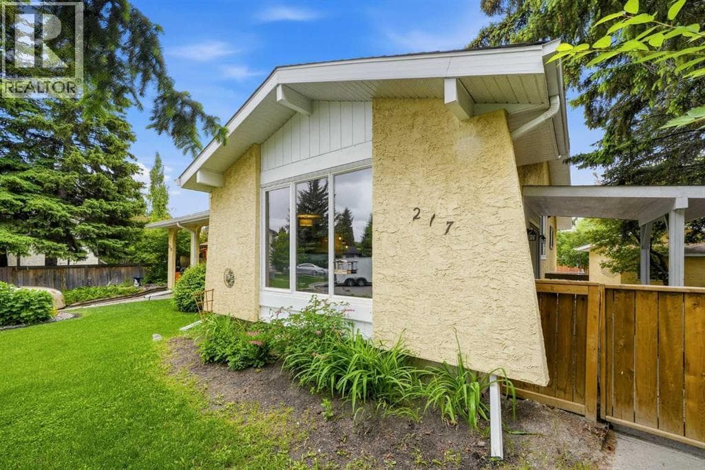 217 Woodvale Bay SW — photo 3