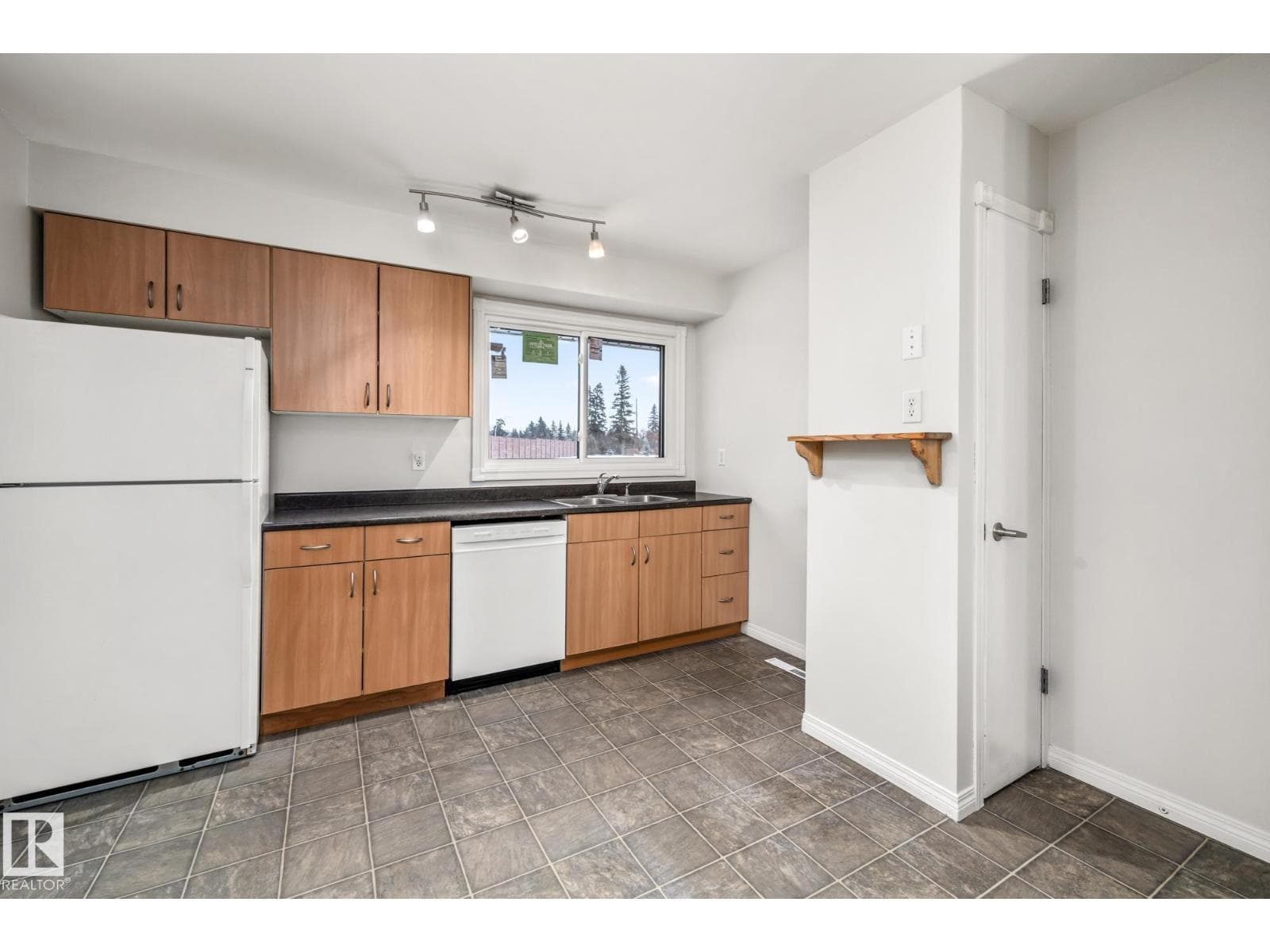 145B ROYAL RD NW