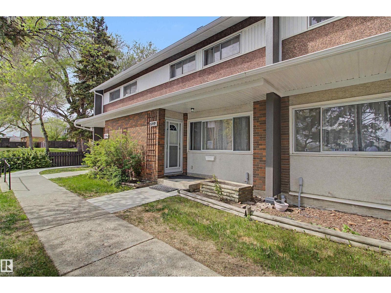 5724 143 AV NW — photo 2