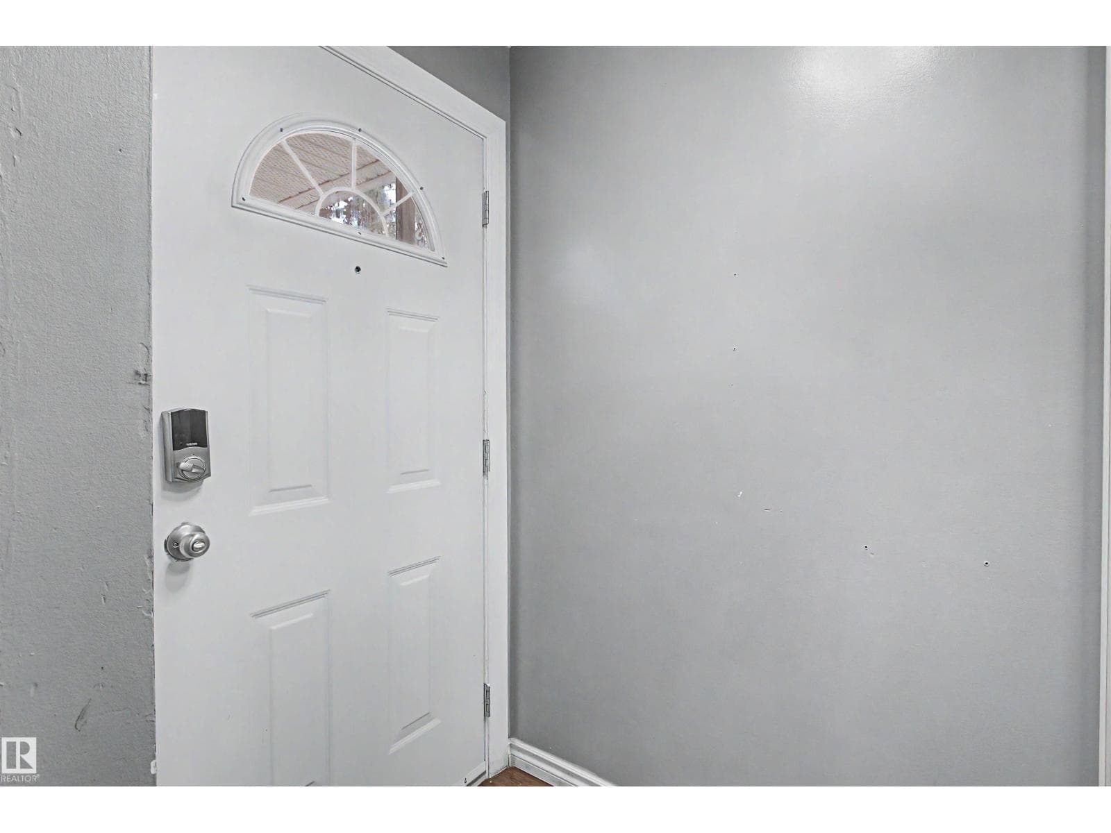 5724 143 AV NW — photo 3