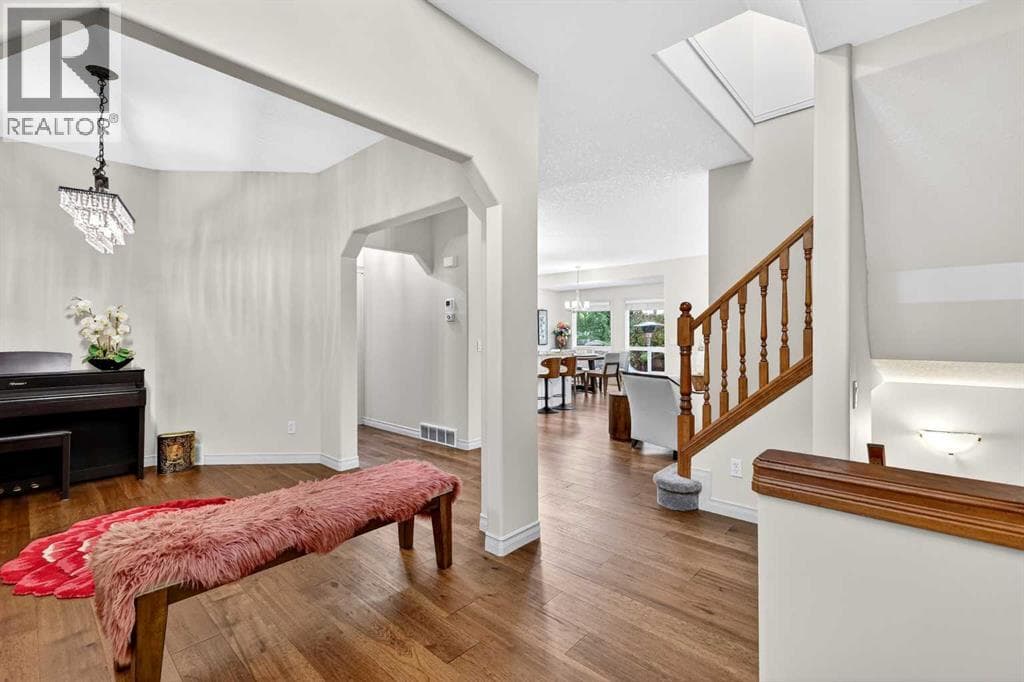 13 Cougar Ridge Circle SW — photo 3