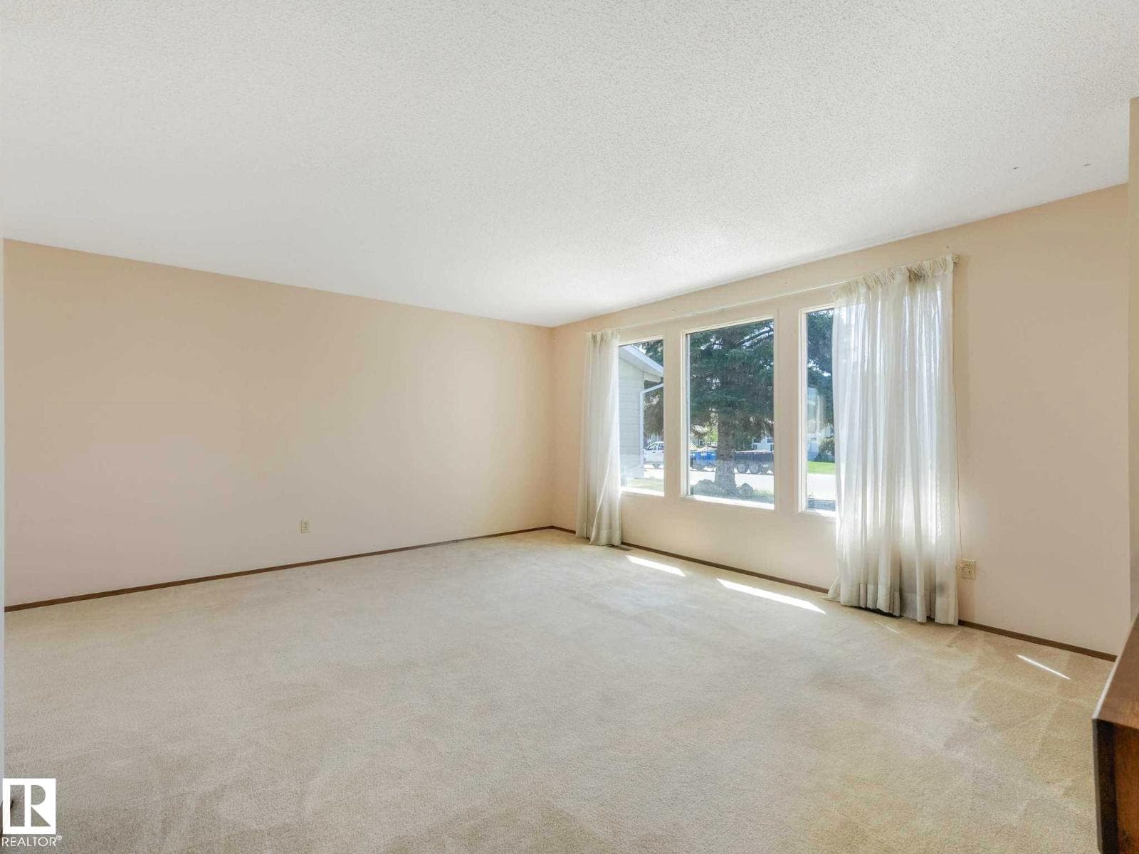 18514 86A AV NW — photo 3