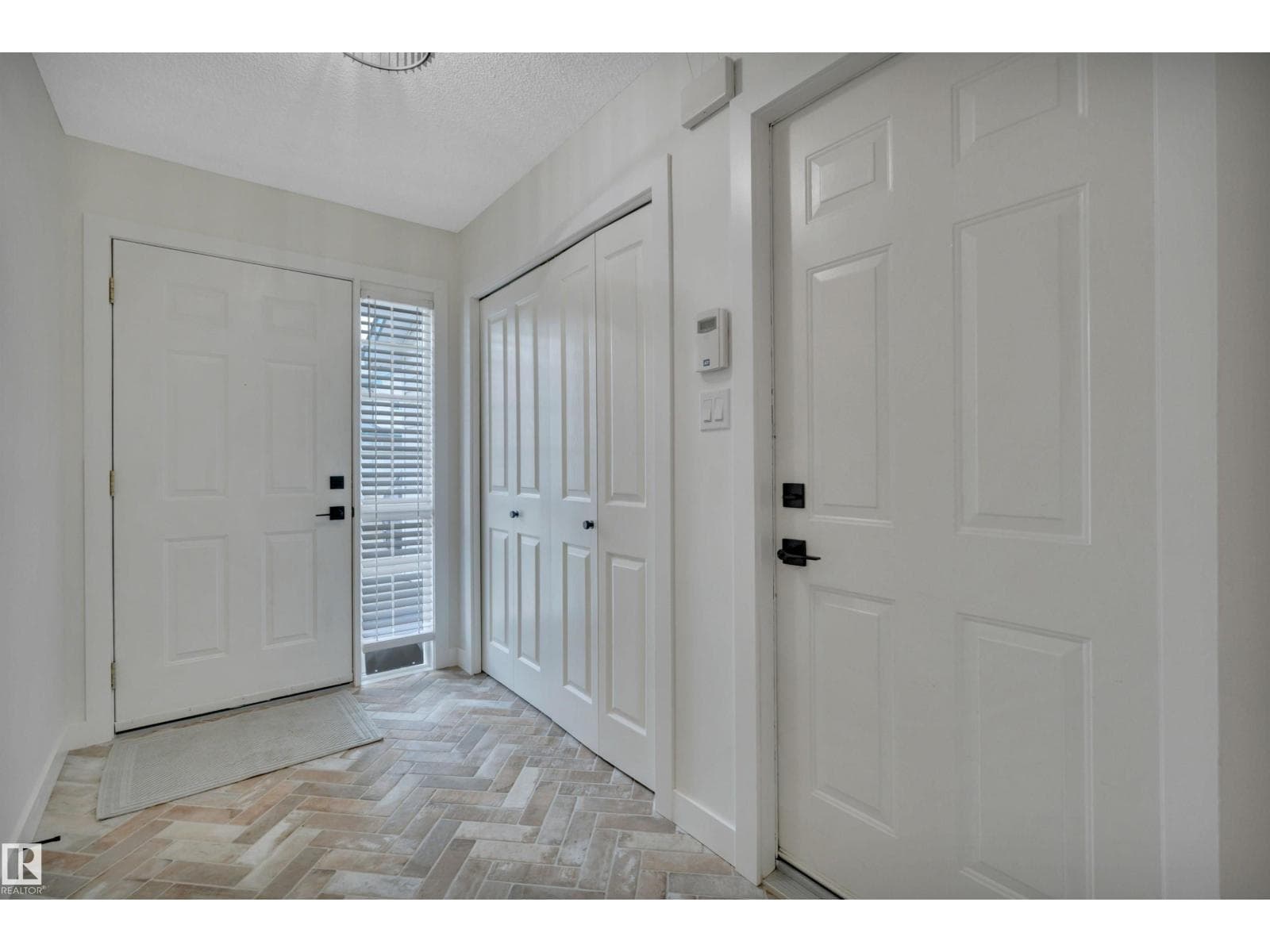 #9 843 YOUVILLE DR NW — photo 4