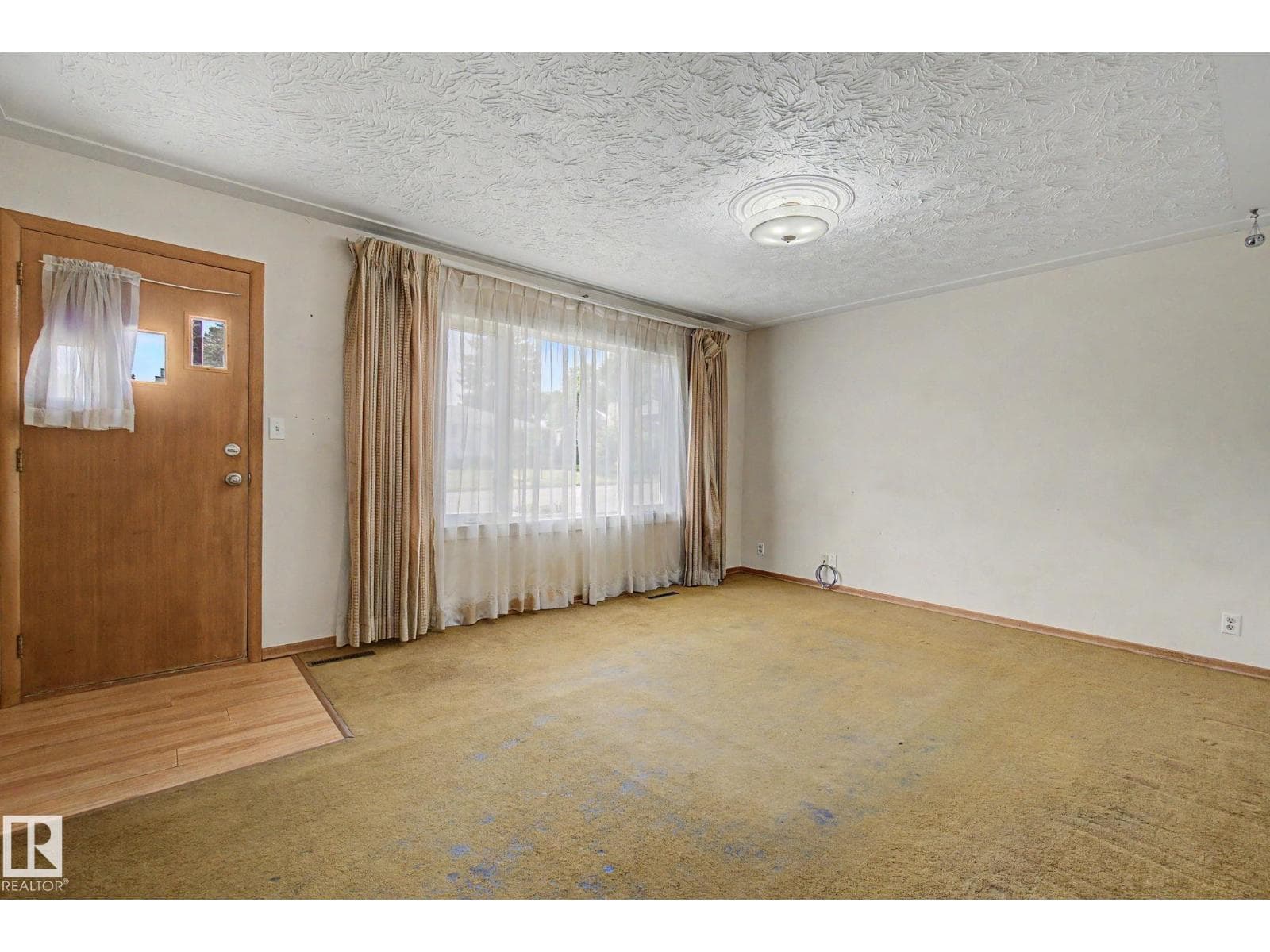 5103 54 AV — photo 3