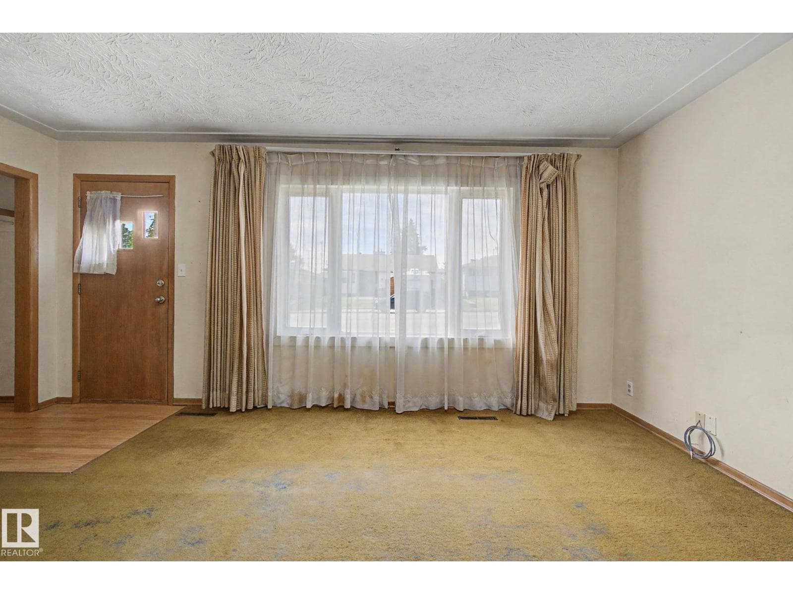 5103 54 AV — photo 4