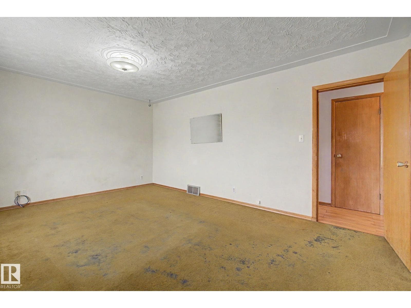 5103 54 AV — photo 5