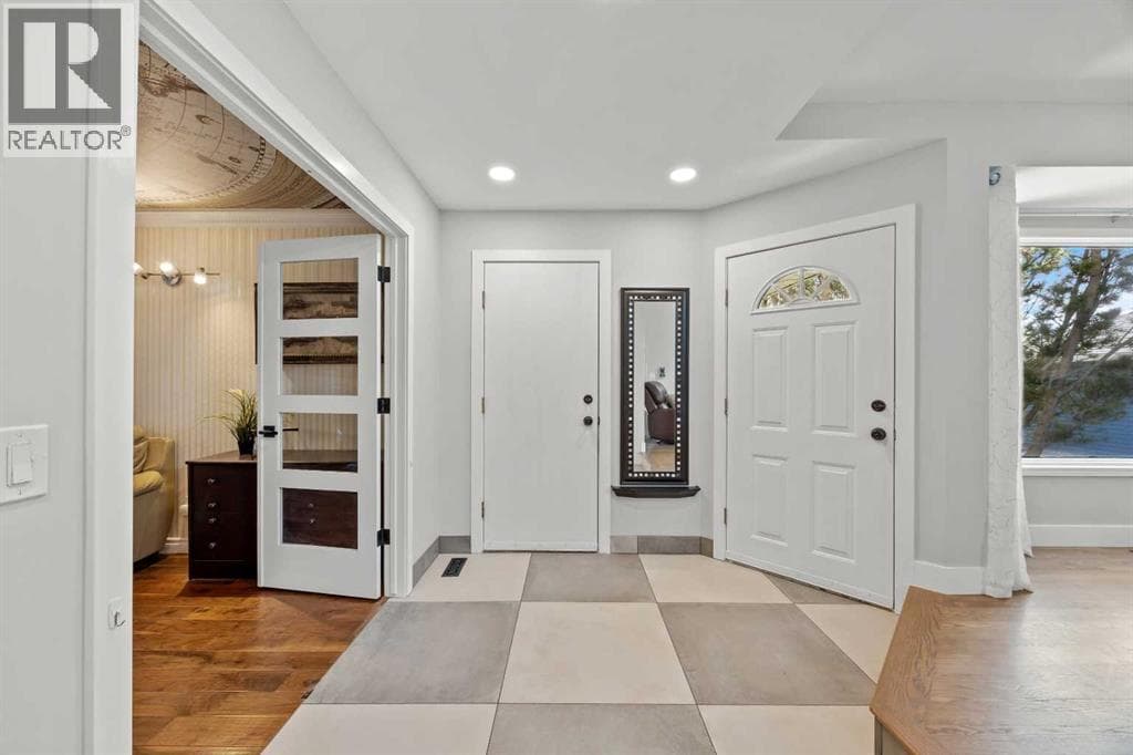 260 Riverside Mews SE — photo 2