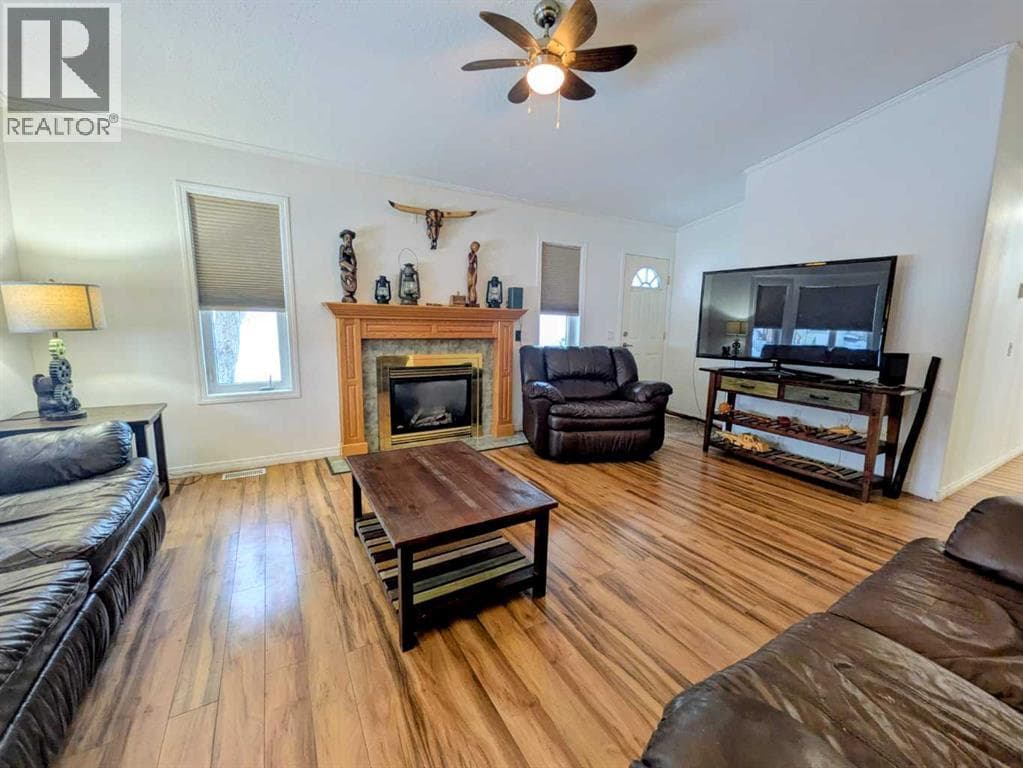 4624 51 Street — photo 3