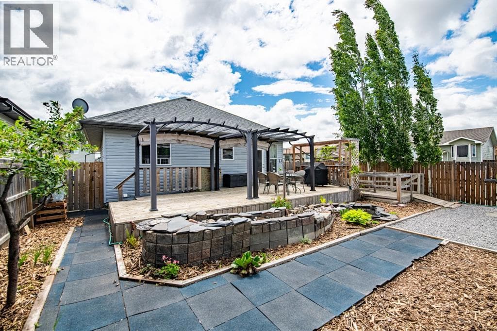 57 Woodbine Close — photo 5