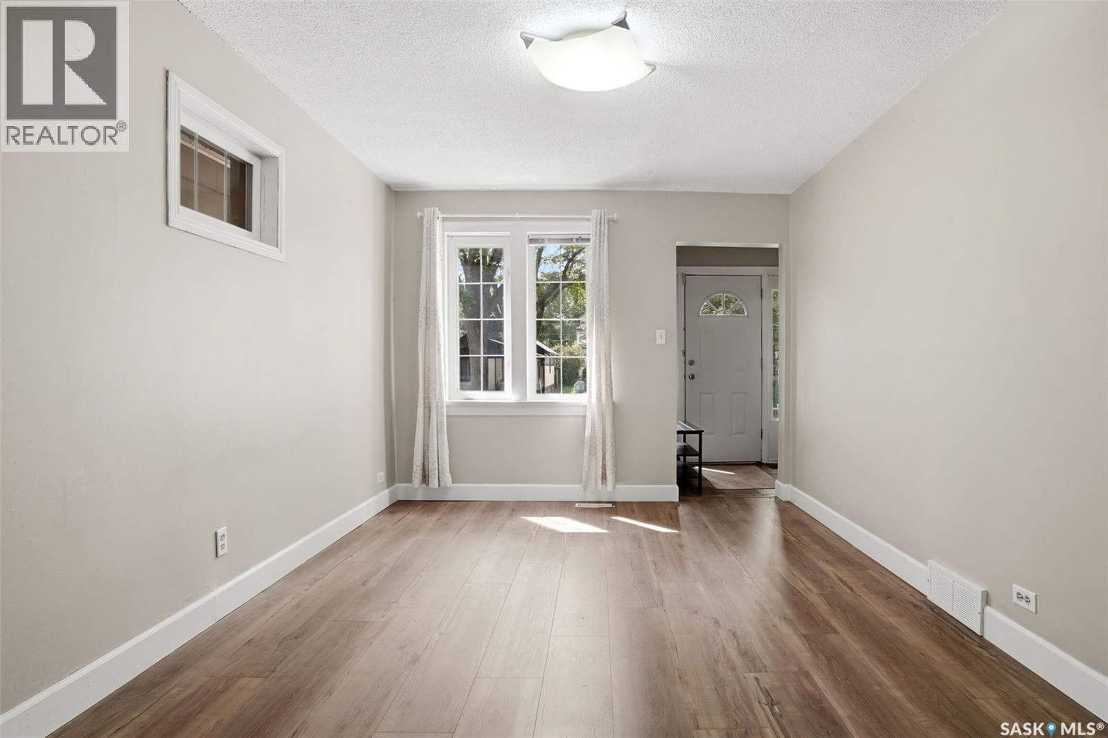 2261 Winnipeg STREET — photo 3