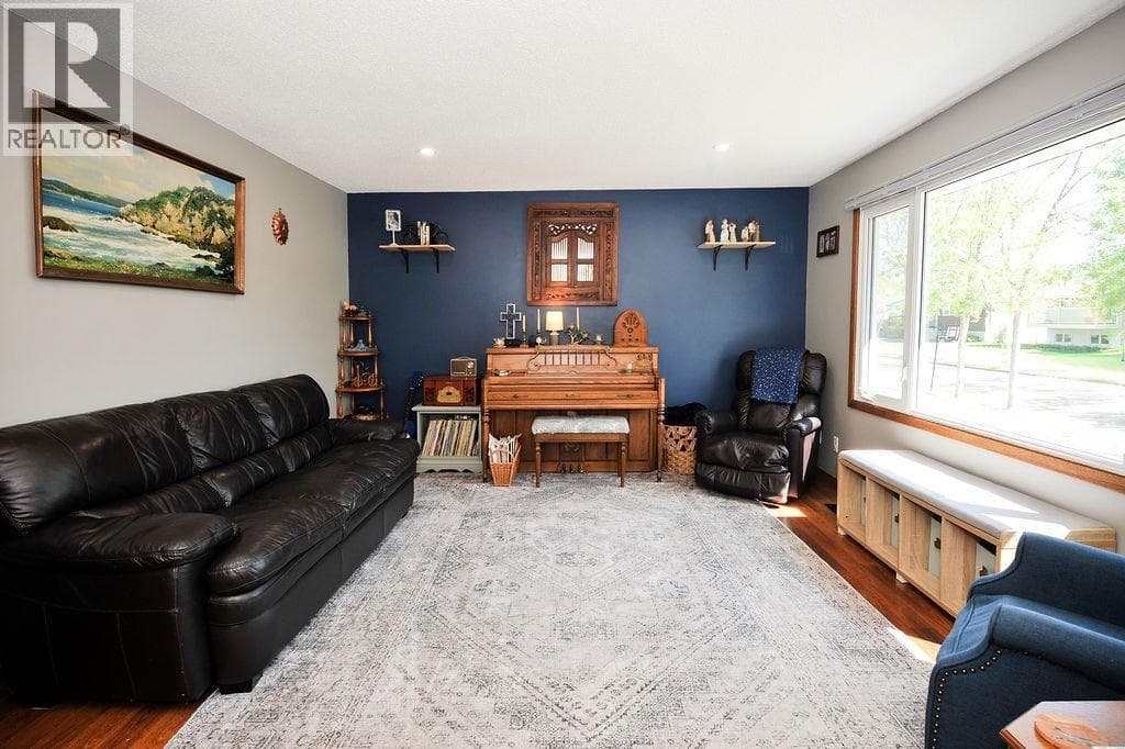 4414 67 Street — photo 3