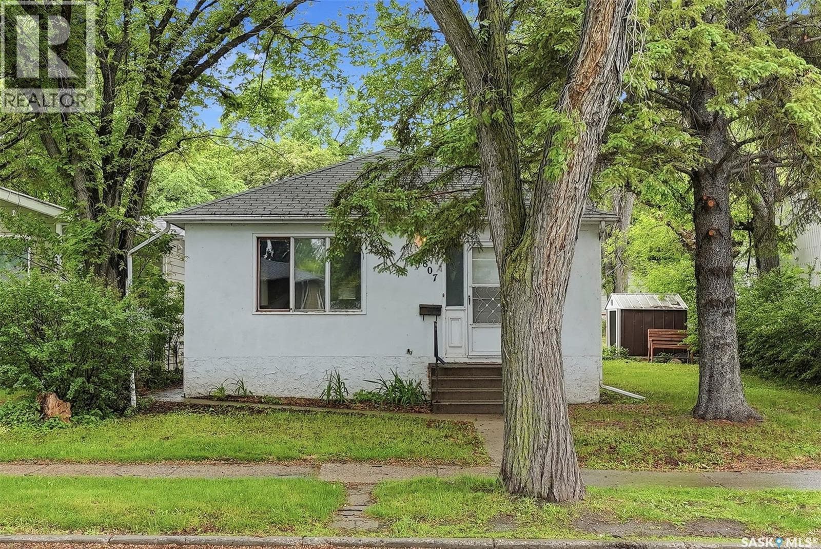 807 29th STREET W